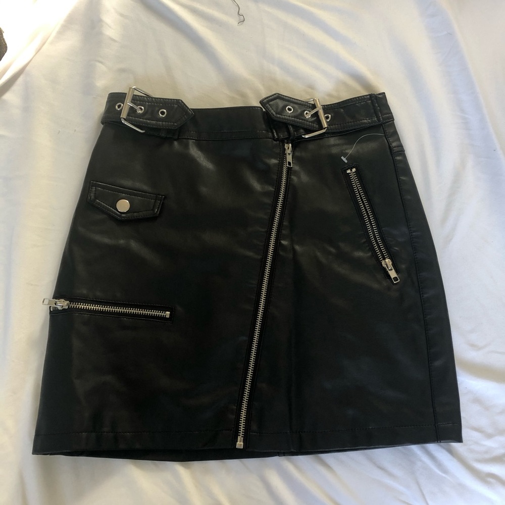 Forever 21 black faux leather skirt